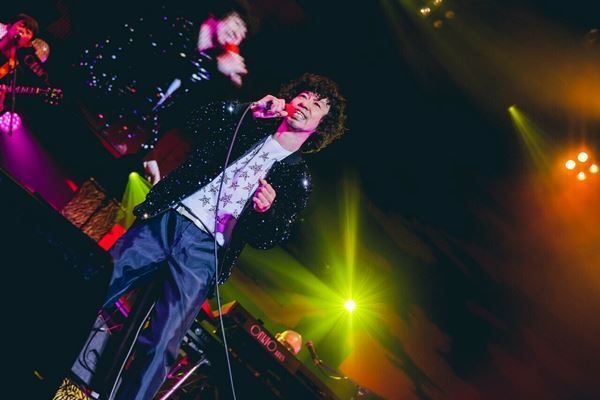 【ライブレポート】エンタテインメントでもあり、ドキュメントでもあった『ウルフルズ 30周年ツアー 2022-2023』ファイナル公演