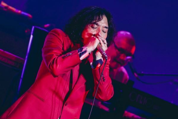 【ライブレポート】エンタテインメントでもあり、ドキュメントでもあった『ウルフルズ 30周年ツアー 2022-2023』ファイナル公演