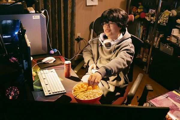 鈴鹿央士、奥平大兼W主演。『PLAY! ～勝つとか負けるとかは、どーでもよくて～』という面白いタイトルのeスポーツ映画！ 【おとなの映画ガイド】