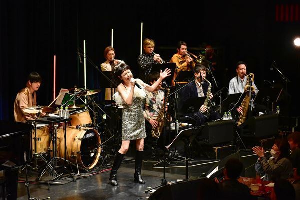 岸谷香、ビッグバンドを従えたBillboardツアー完走