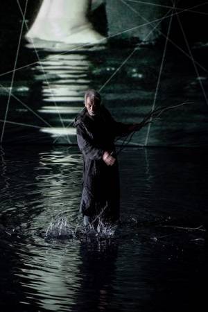 坂本龍一が生前最後に手がけた舞台『TIME』日本初演が一周忌に開幕　高谷史郎「人生も舞台も一期一会」