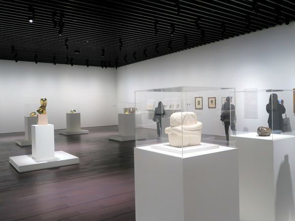 『ブランクーシ　本質を象る』アーティゾン美術館で開幕　パリのアトリエをイメージした展示空間も