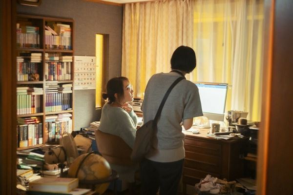 新垣結衣と原作キャラの共通点とは？　映画『違国日記』新たな場面写真＆メイキング写真公開