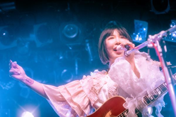 超☆社会的サンダル、大森靖子との対バンに夢叶う！ 熱気で溢れた『オニザワマシロ生誕祭』をレポート