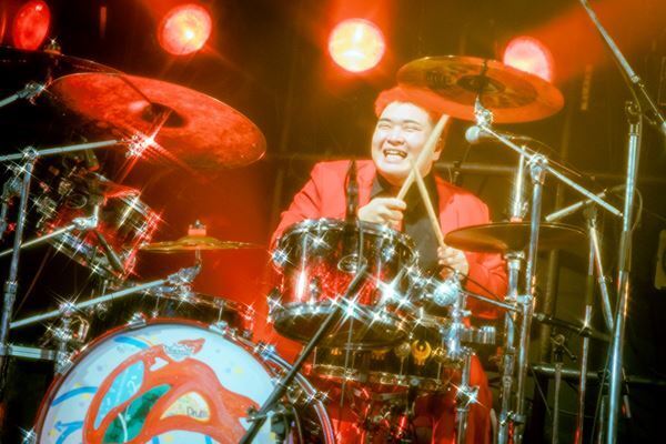 超☆社会的サンダル、大森靖子との対バンに夢叶う！ 熱気で溢れた『オニザワマシロ生誕祭』をレポート