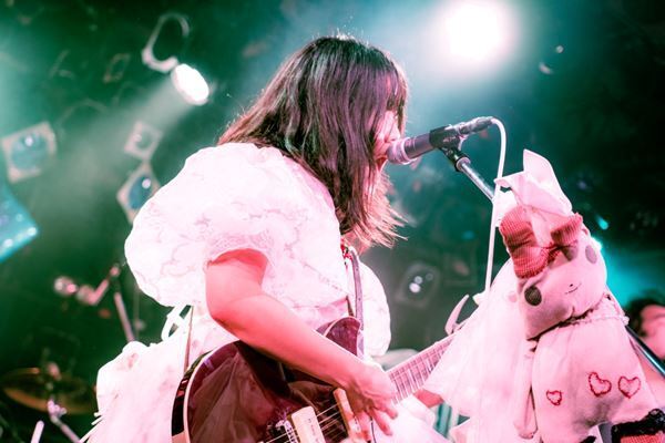 超☆社会的サンダル、大森靖子との対バンに夢叶う！ 熱気で溢れた『オニザワマシロ生誕祭』をレポート