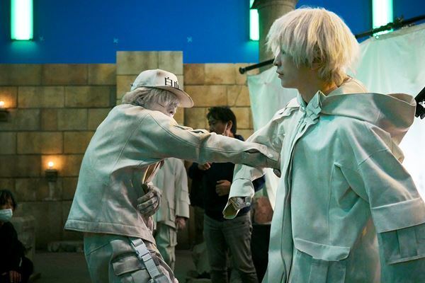 映画『はたらく細胞』佐藤健とFukaseが超絶バトルシーンについて語るアフタートーク映像公開