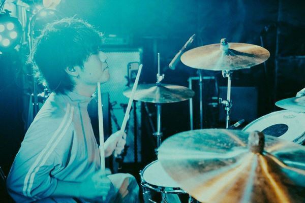 まなつ×CULTURES!!!×極東飯店の3バンドがリベンジライブ　『Grasshopper』オフィシャルレポート