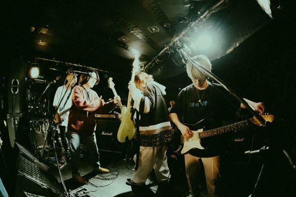 まなつ×CULTURES!!!×極東飯店の3バンドがリベンジライブ　『Grasshopper』オフィシャルレポート