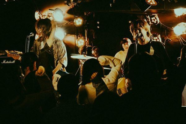 まなつ×CULTURES!!!×極東飯店の3バンドがリベンジライブ　『Grasshopper』オフィシャルレポート