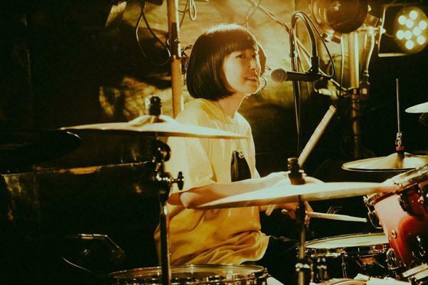 まなつ×CULTURES!!!×極東飯店の3バンドがリベンジライブ　『Grasshopper』オフィシャルレポート