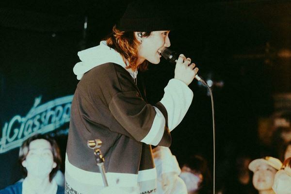 まなつ×CULTURES!!!×極東飯店の3バンドがリベンジライブ　『Grasshopper』オフィシャルレポート