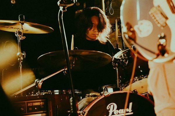 まなつ×CULTURES!!!×極東飯店の3バンドがリベンジライブ　『Grasshopper』オフィシャルレポート