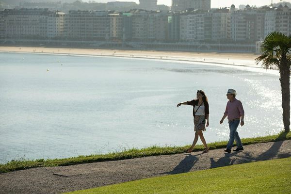 ウディ・アレンの新作『サン・セバスチャンへ、ようこそ』は、ぴり辛な自虐ユーモアと映画への愛に溢れている。【おとなの映画ガイド】