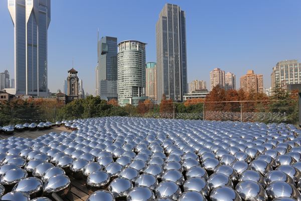 草間彌生らが参加「東京お台場トリエンナーレ2025」　台場公園やフジテレビ本社屋などが展示会場に