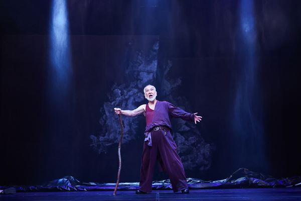 新訳初の舞台化『リア王の悲劇』藤田俊太郎ら初日コメント＆舞台写真公開