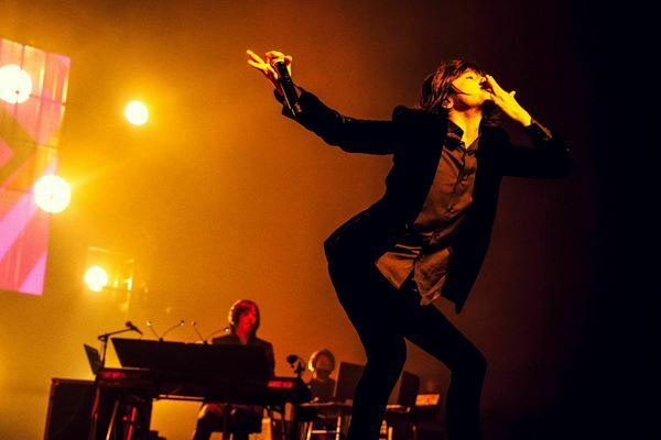 宮本浩次、カバーコンサート『ロマンスの夜』で宇多田ヒカルや中森明菜らの名曲を披露　オフィシャルレポート到着