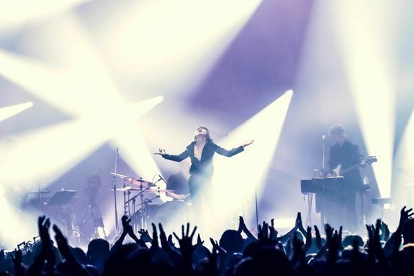 宮本浩次、カバーコンサート『ロマンスの夜』で宇多田ヒカルや中森明菜らの名曲を披露　オフィシャルレポート到着