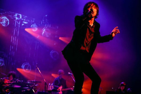 宮本浩次、カバーコンサート『ロマンスの夜』で宇多田ヒカルや中森明菜らの名曲を披露　オフィシャルレポート到着