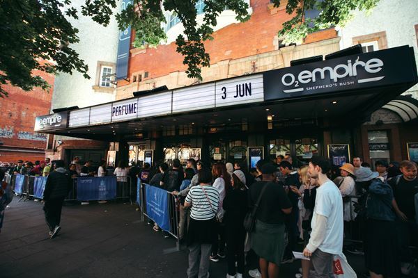 Perfume、ロンドン単独公演で「FLASH」「チョコレイト・ディスコ」など全16曲を披露