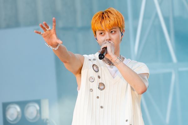 BUDDiiS初の日比谷野外音楽堂ライブレポート「みなさんが僕達の光です」