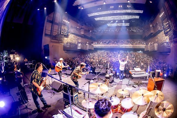 BEGIN『お天気祭りツアー』ファイナル公演　祭り気分に浮き立つライブレポート