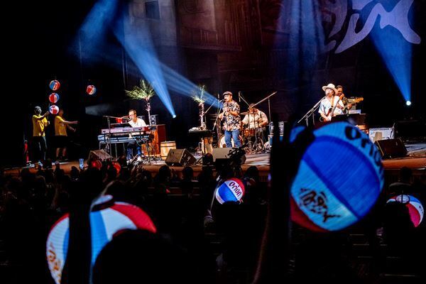 BEGIN『お天気祭りツアー』ファイナル公演　祭り気分に浮き立つライブレポート