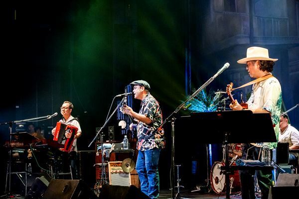 BEGIN『お天気祭りツアー』ファイナル公演　祭り気分に浮き立つライブレポート