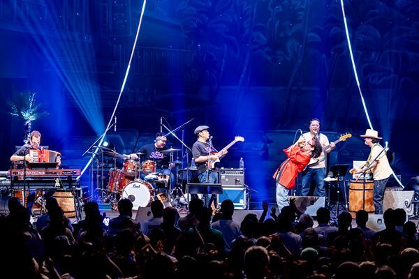 BEGIN『お天気祭りツアー』ファイナル公演　祭り気分に浮き立つライブレポート