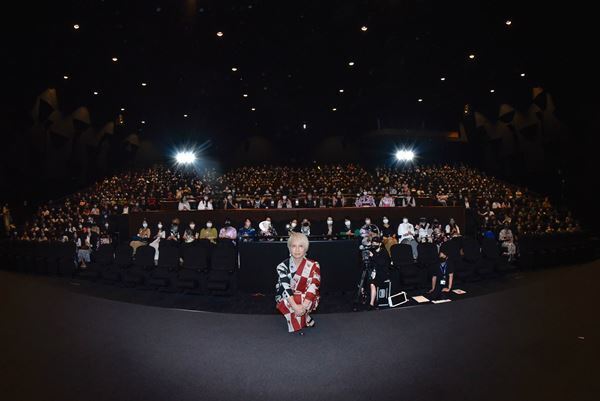 HYDE、ライヴ映像作品の先行上映会に登壇「チームみんなの努力とお客さまひとりひとりの努力が結集したコンサートです」