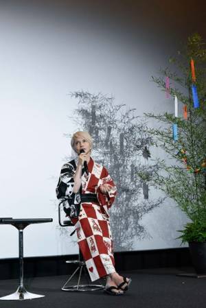 HYDE、ライヴ映像作品の先行上映会に登壇「チームみんなの努力とお客さまひとりひとりの努力が結集したコンサートです」