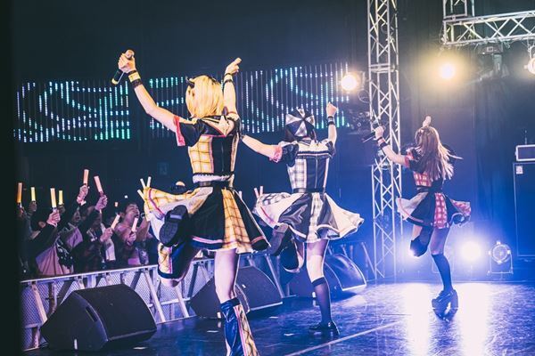 実写版『【推しの子】』本編には未収録！ B小町「サインはB」ライブパフォーマンス映像公開