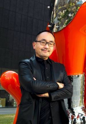 『ヤノベケンジ：太郎と猫と太陽と』現代アートシーンの風雲児が「BIG CAT BANG／猫大爆発」で岡本太郎記念館をジャック