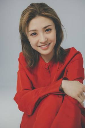 元宝塚歌劇団宙組トップ娘役・潤花がアミューズ所属に「どんな世界が広がるんだろうと胸躍らせてます」