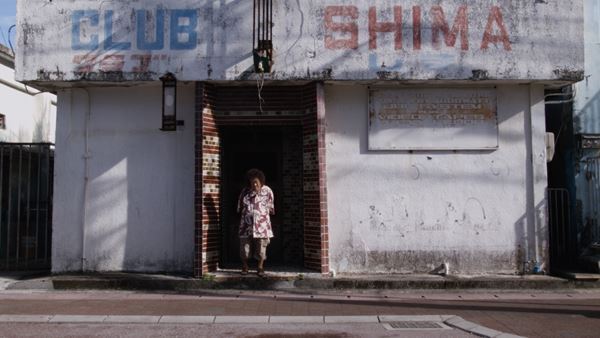 写真家・石川真生のドキュメンタリー映画『オキナワより愛を込めて』が公開