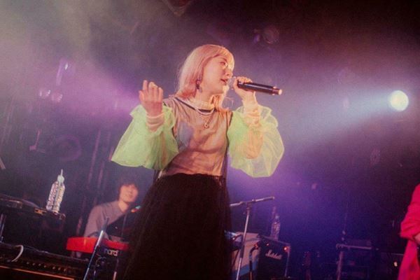フレンズ、アルバム『ユートピアン』リリースツアー開幕「最高の思い出にしましょう！」【ライブレポート】