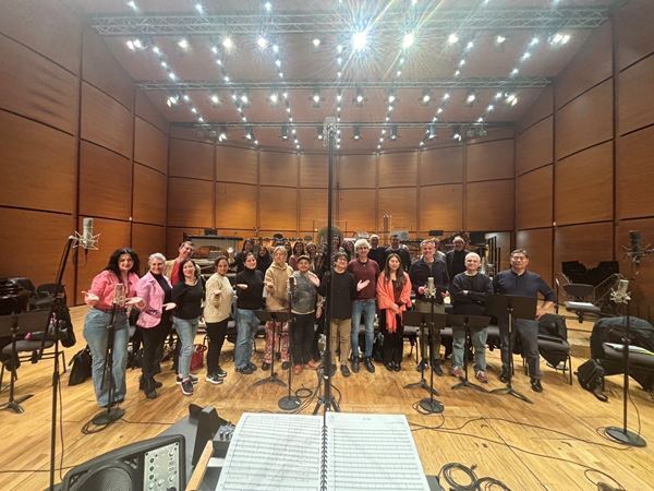 『十一人の賊軍』ミラノ交響楽団とタッグを組んだ劇伴収録風景を収めたメイキング映像公開