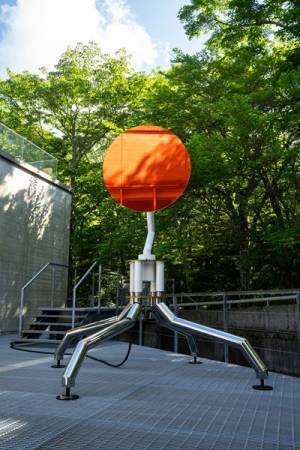 『フィリップ・パレーノ：この場所、あの空』開催中　箱根・ポーラ美術館の建築や立地をいかしたサイトスペシフィックな展覧会