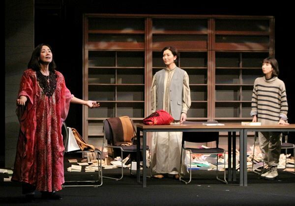 「日本の演劇人を育てるプロジェクト」文化庁 海外研修の成果公演『みえないくに』