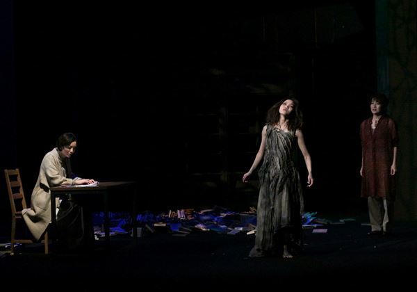 鈴木アツト作・演出『みえないくに』開幕　舞台写真＆コメント到着