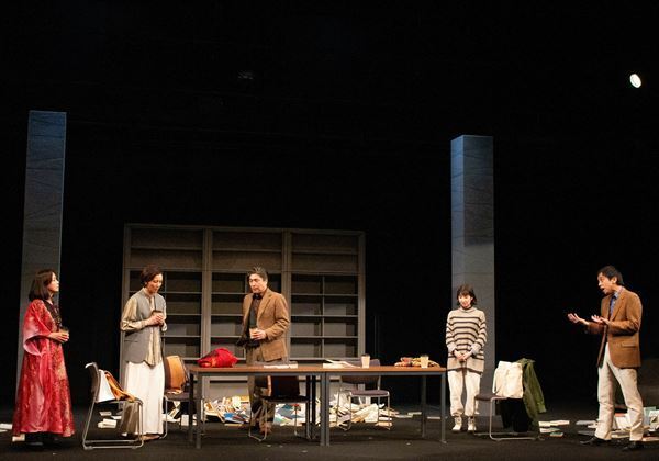 鈴木アツト作・演出『みえないくに』開幕　舞台写真＆コメント到着