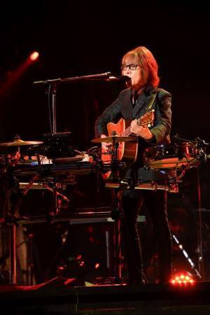 THE ALFEE、100回目の日本武道館ライブを開催　高見沢俊彦が宙を舞うサプライズ演出も【レポート】