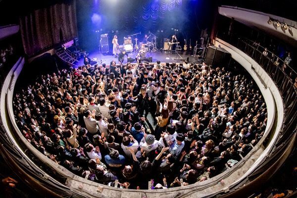 フラッド×金属バットによる“日本で一番ワケの分からない夜” 『KINZOKU Bat NIGHT』オフィシャルレポート