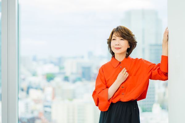 伊藤 蘭、全国9都市を巡るホールツアー開催！新曲「風にのって〜Over the Moon」について、リアレンジして披露するキャンディーズ・ナンバーなど、コンサートの見どころを語る