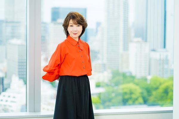 伊藤 蘭、全国9都市を巡るホールツアー開催！新曲「風にのって〜Over the Moon」について、リアレンジして披露するキャンディーズ・ナンバーなど、コンサートの見どころを語る