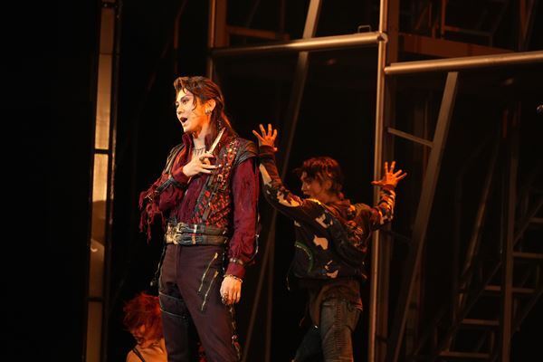 小関裕太・岡宮来夢ら新キャストの演技が光る迫力のステージ　ミュージカル『ロミオ＆ジュリエット』観劇レポート