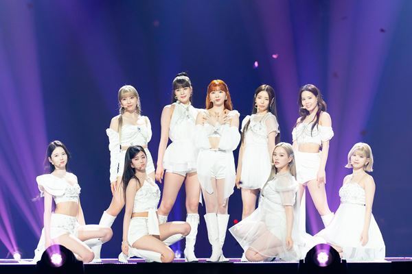 INIが新曲初披露やStray Kidsカバー！ THE BOYZ、NiziUらKCON1日目をレポート