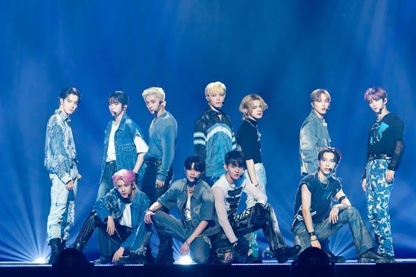 INIが新曲初披露やStray Kidsカバー！ THE BOYZ、NiziUらKCON1日目をレポート