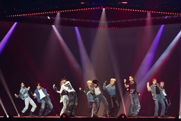 INIが新曲初披露やStray Kidsカバー！ THE BOYZ、NiziUらKCON1日目をレポート