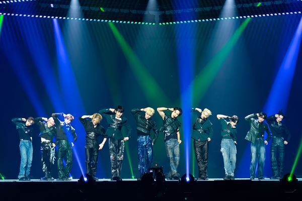 INIが新曲初披露やStray Kidsカバー！ THE BOYZ、NiziUらKCON1日目をレポート